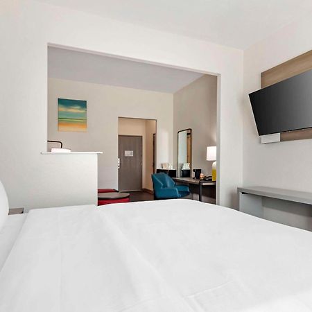 Comfort Suites Laredo Esterno foto