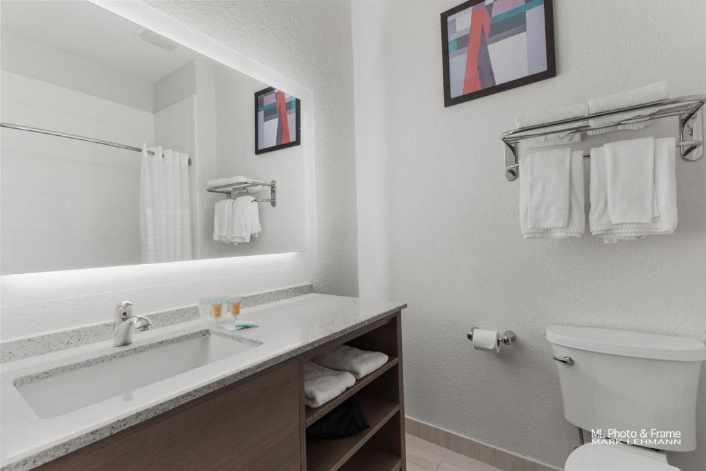 Comfort Suites Laredo Esterno foto