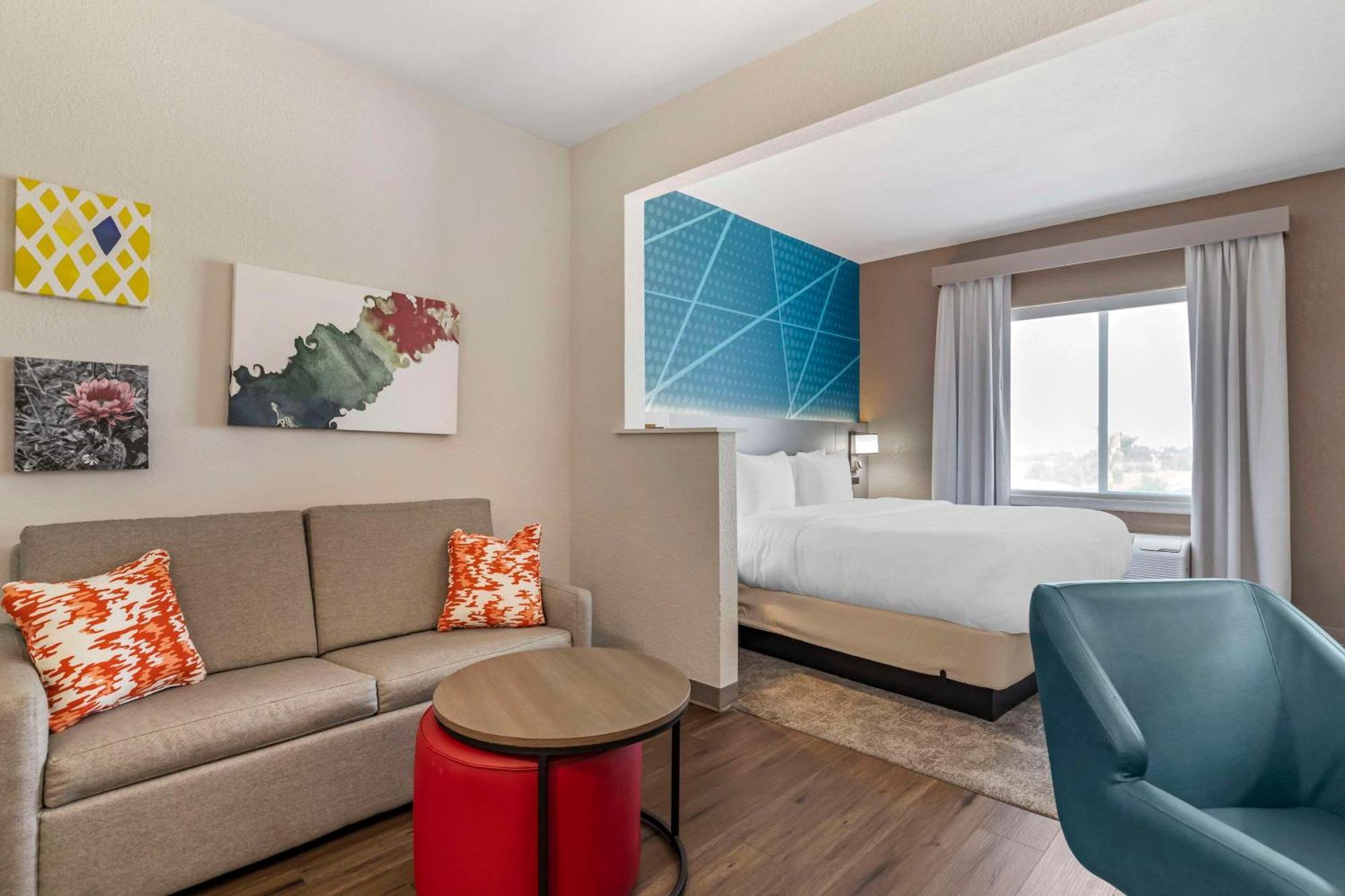 Comfort Suites Laredo Esterno foto