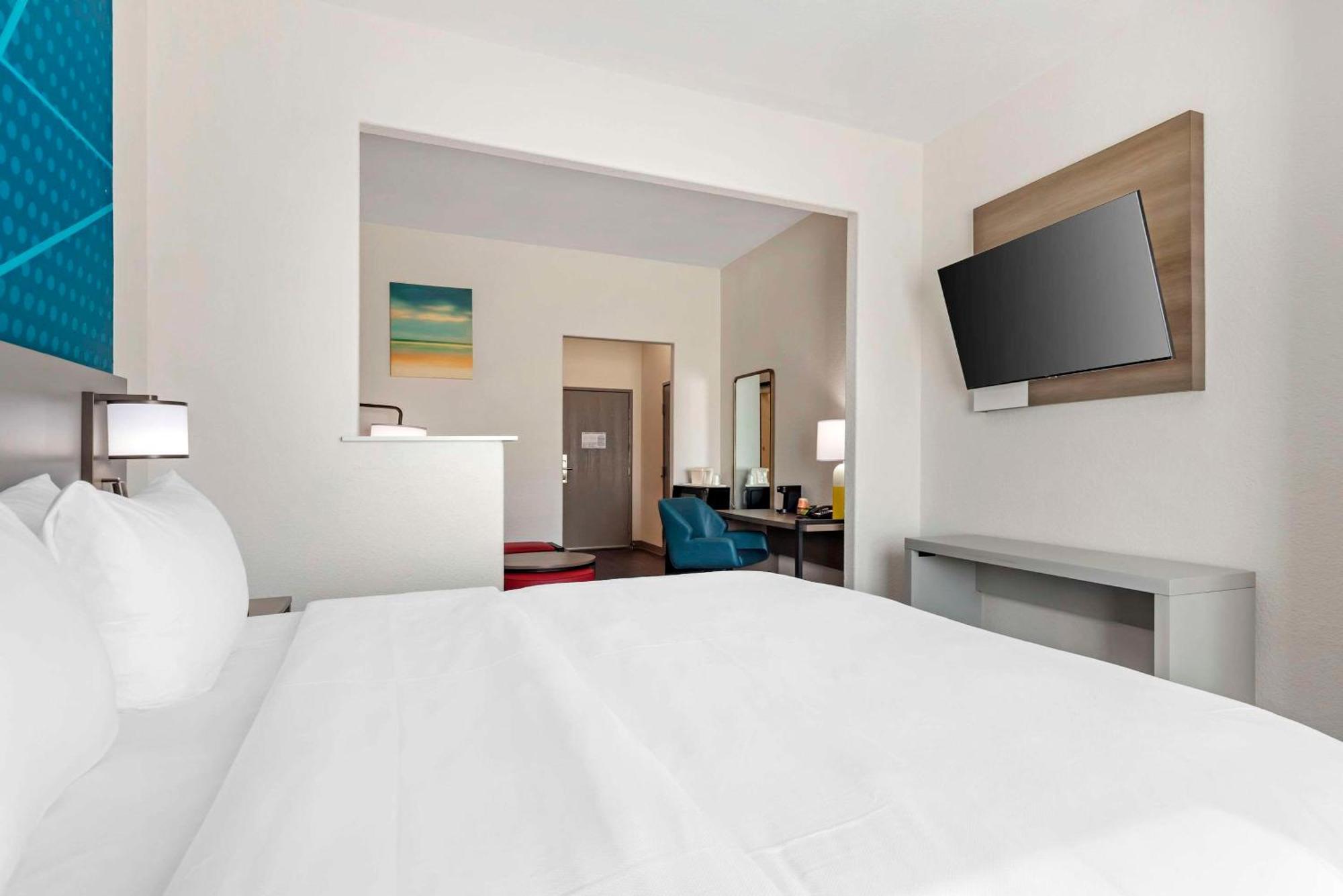 Comfort Suites Laredo Esterno foto